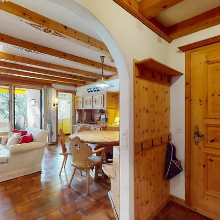 Abitaziun Gianda Verda D8 *